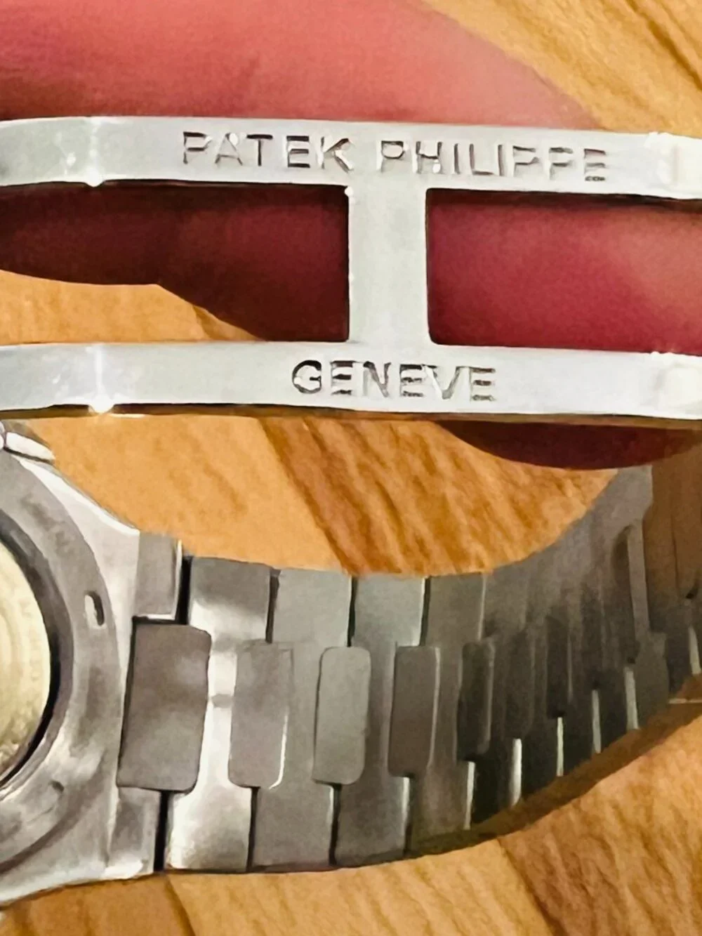 Super Clone Patek Philippe Nautilus 5711/1A-011 features a 40mm stainless steel